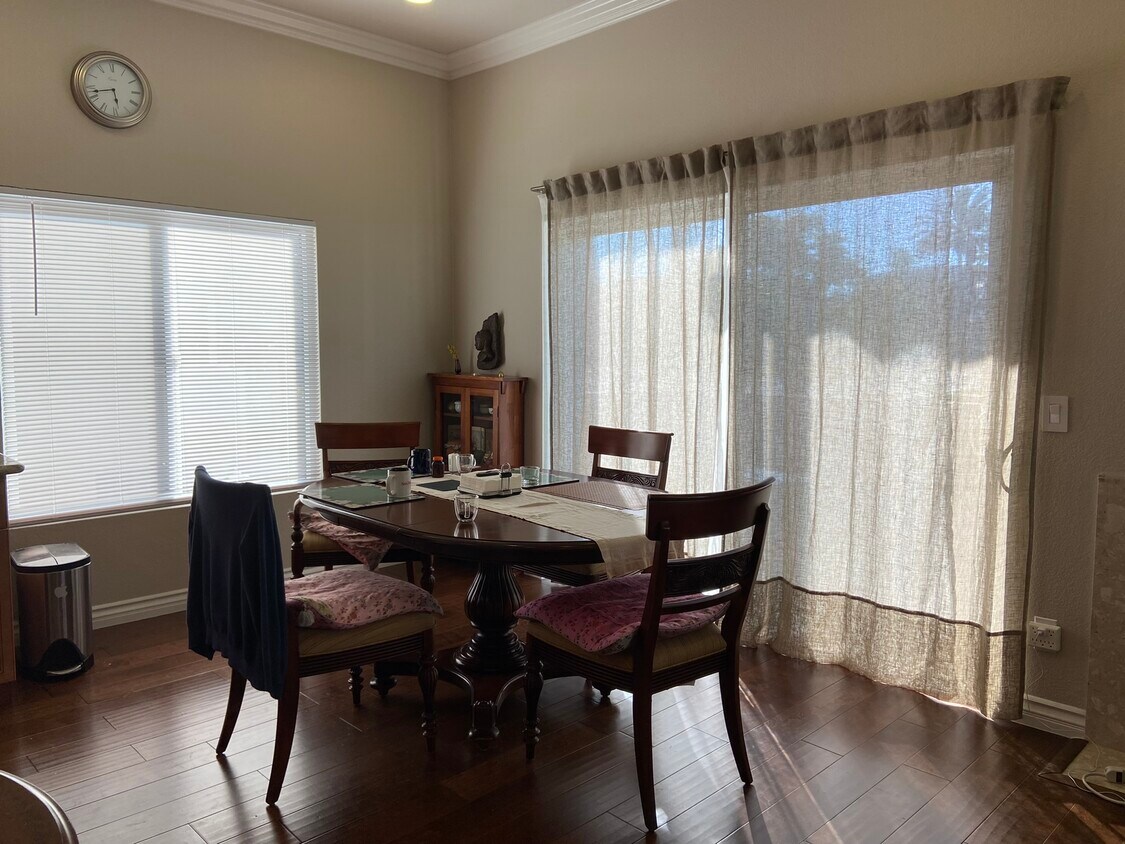 Foto principal - 4639 Executive Dr