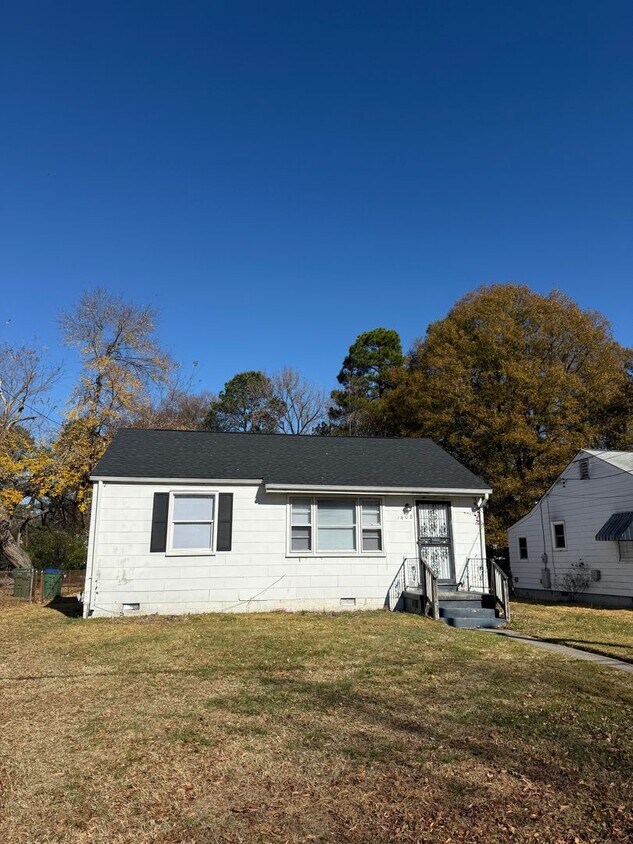 Foto principal - 4 Bedroom 2 Bath House in Richmond