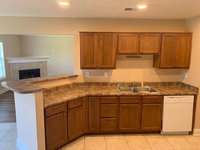 Building Photo - Available Now! Half off first months rent ...