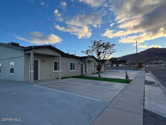 Building Photo - 8761 Lawson -
