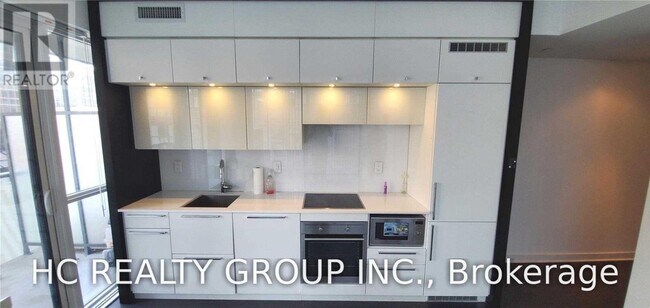 Building Photo - 15 Grenville St
