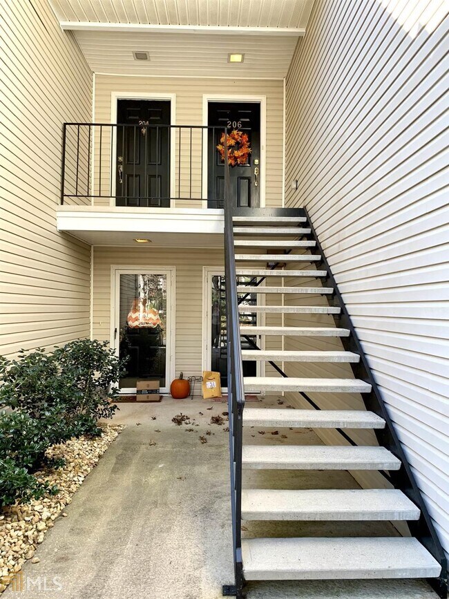 Building Photo - 204 Ridgefield Dr