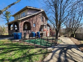 Building Photo - 904 Alpine Blvd