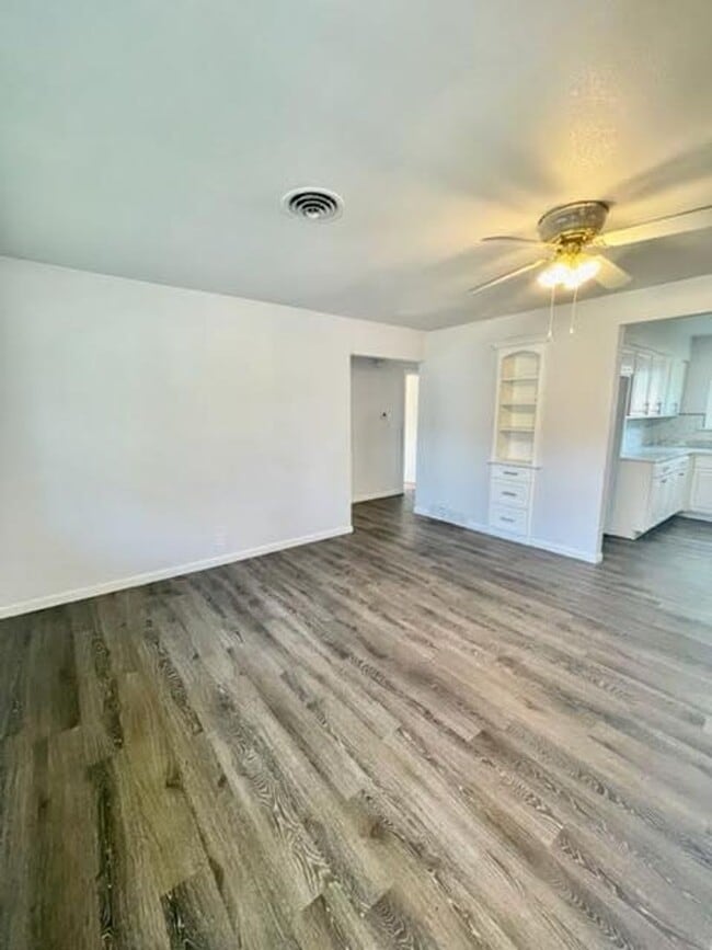 Building Photo - 1830 La Porte Dr