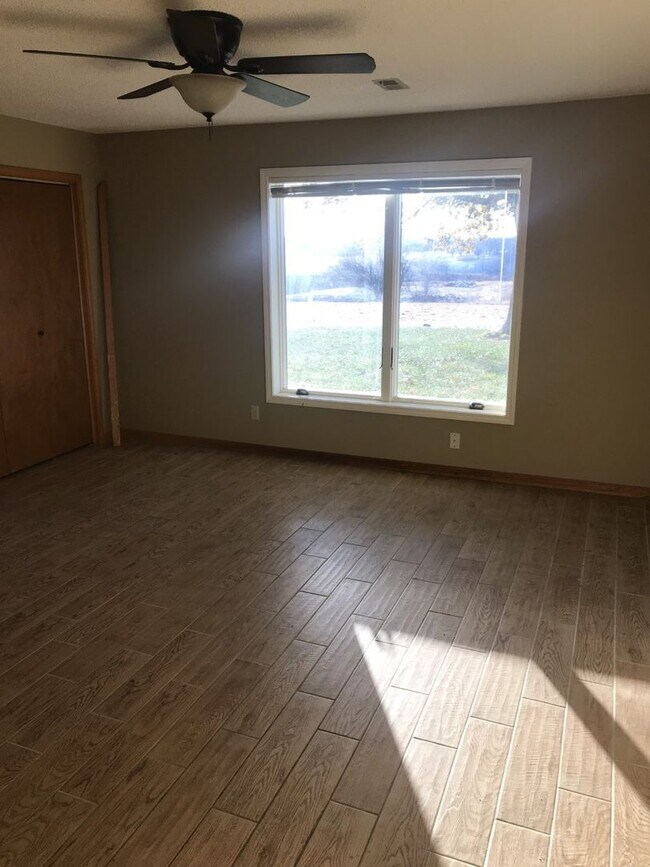 Foto del edificio - 242 N 1600 Rd