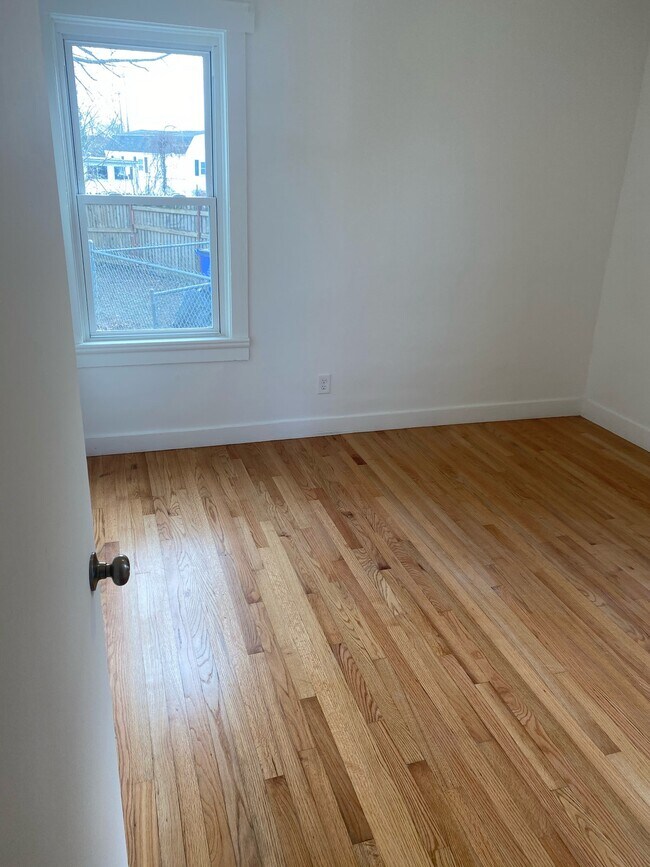 Building Photo - 34 Kilburn Street, Unit 2