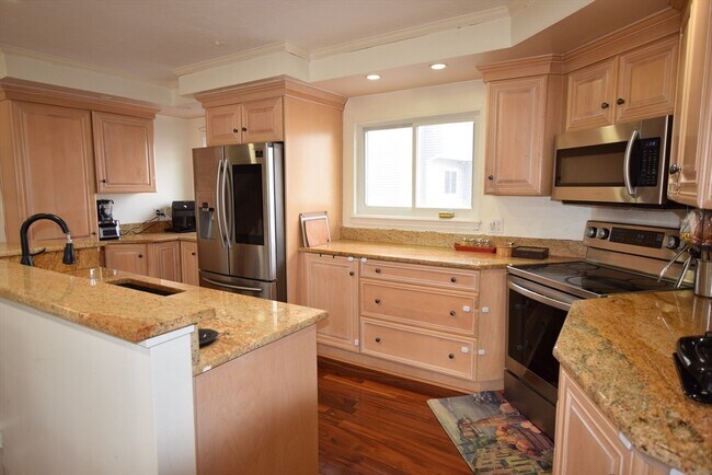 Building Photo - 255 North Rd