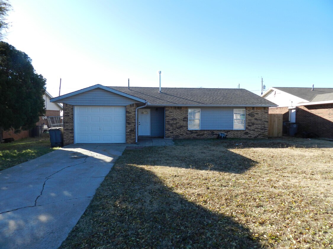 Primary Photo - 1208 SW Oklahoma Ave