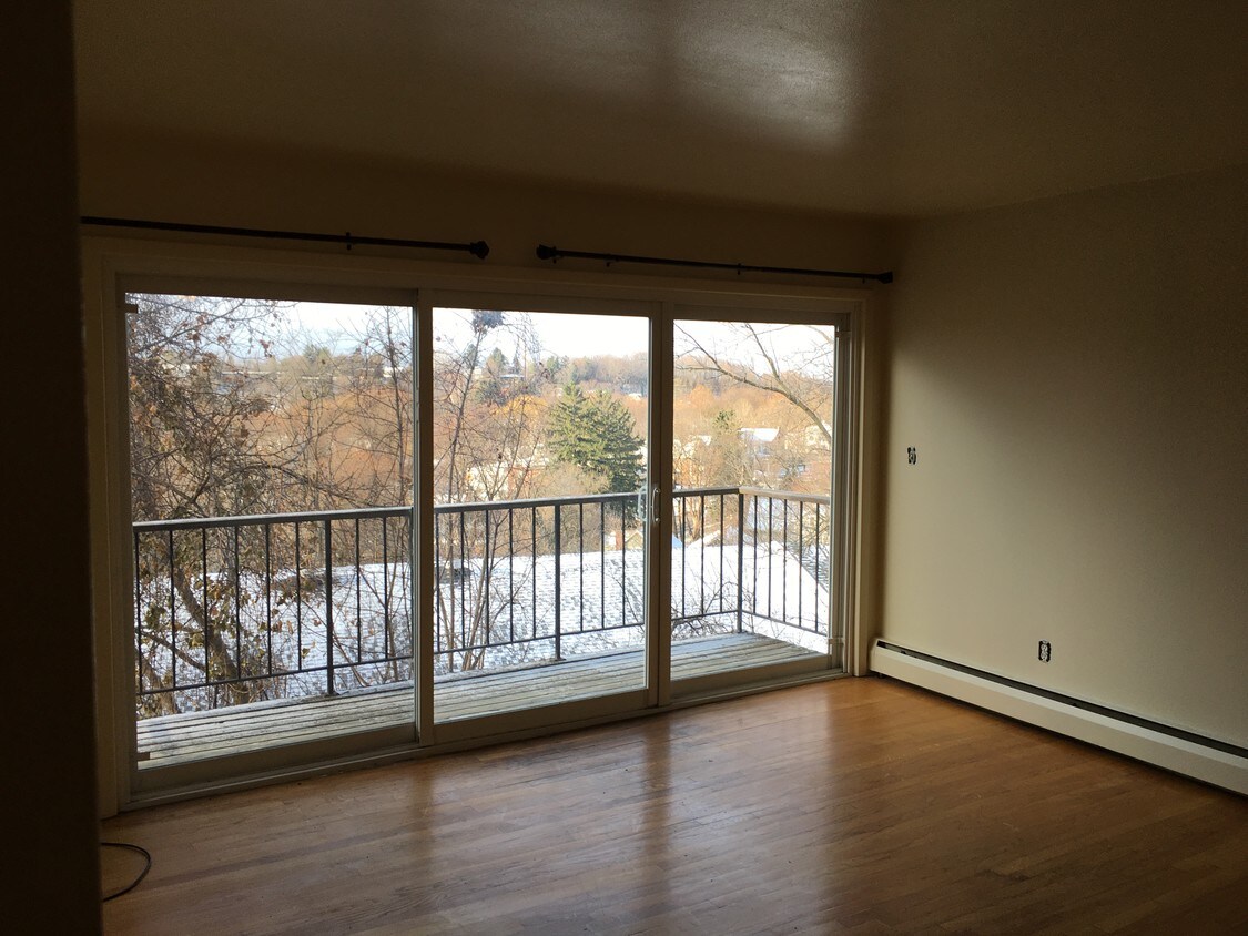 Foto principal - 116 Blossom Rd