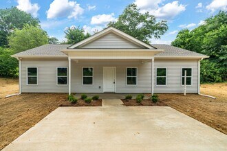 Building Photo - 3201 Circle Dr