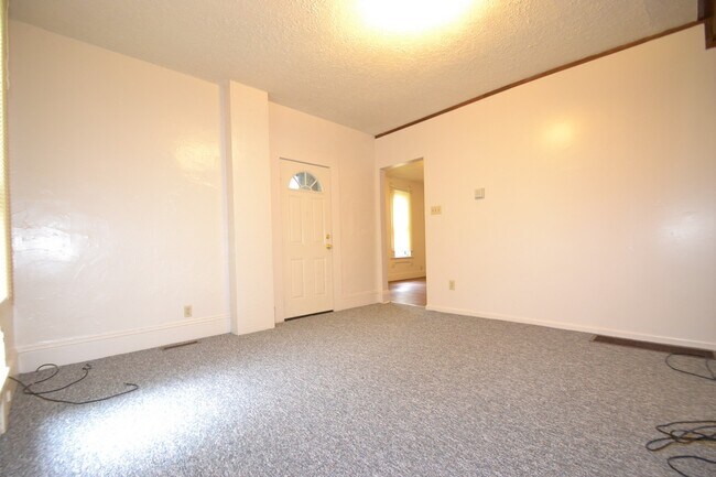Building Photo - 497 Sumner St