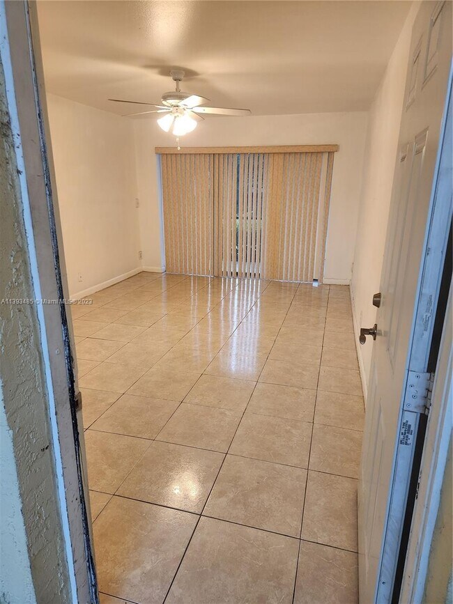 Foto del edificio - 4086 N Pine Island Rd