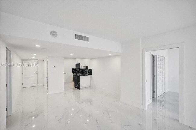 Foto del edificio - 3625 N Country Club Dr