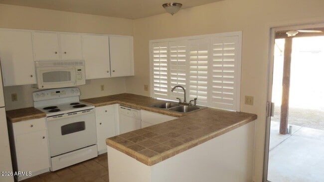 Building Photo - 4030 E Windrose Dr