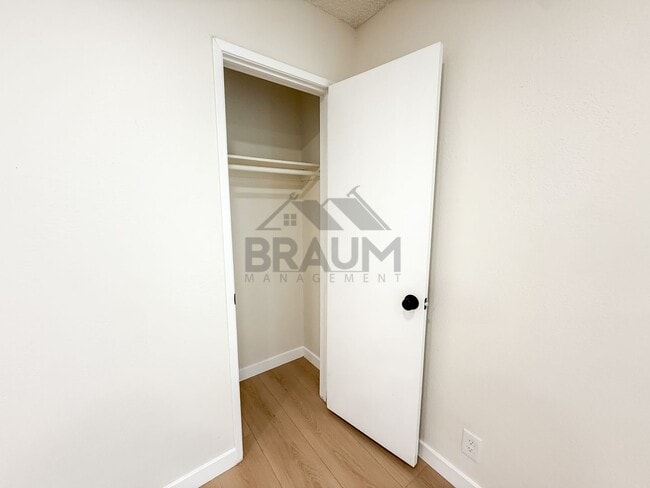 Building Photo - 11007 Hartsook St