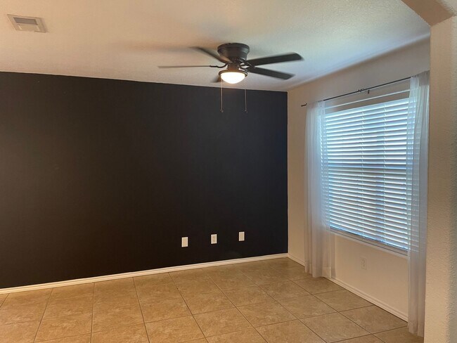 Building Photo - For Rent: Charming 3-Bedroom Brick Home