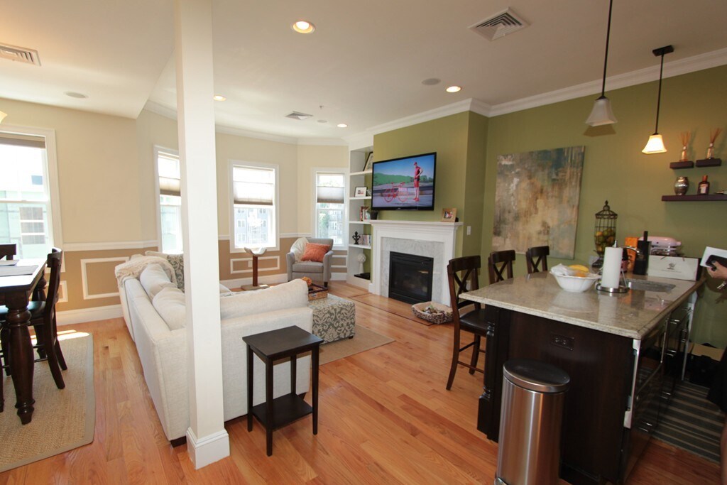 Foto principal - 866 E 2nd St