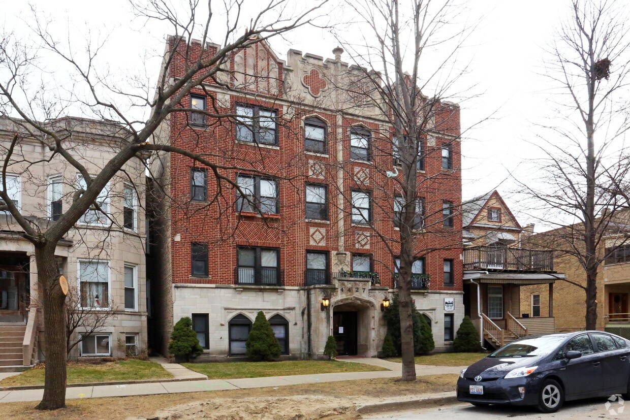 N Seeley - 4427 N Seeley Ave