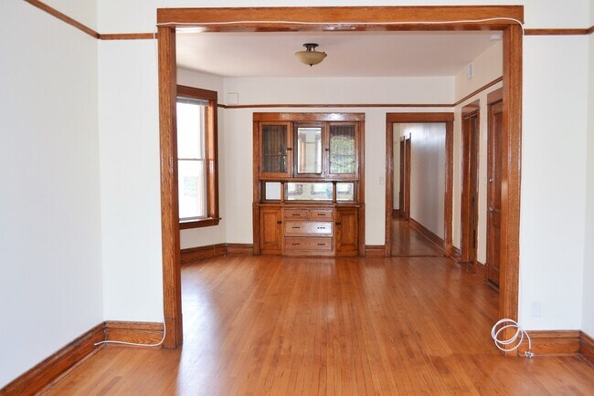 Building Photo - 3319 W Pierce Ave