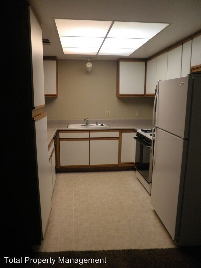 Building Photo - 1 br, 1 bath Apartment - 1093 N Cherry #1