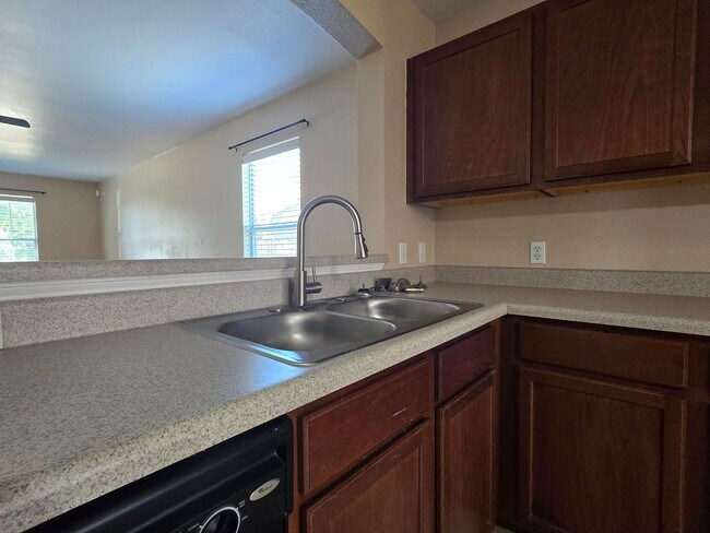 Foto del edificio - PRICE REDUCTION & NEW IN MANAGEMENT - AVAI...