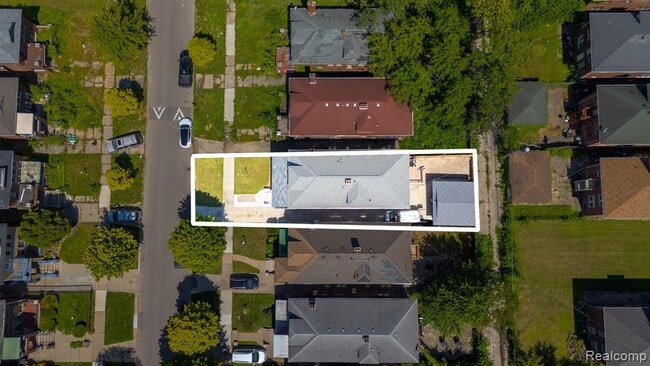 Building Photo - 3273 Cortland St