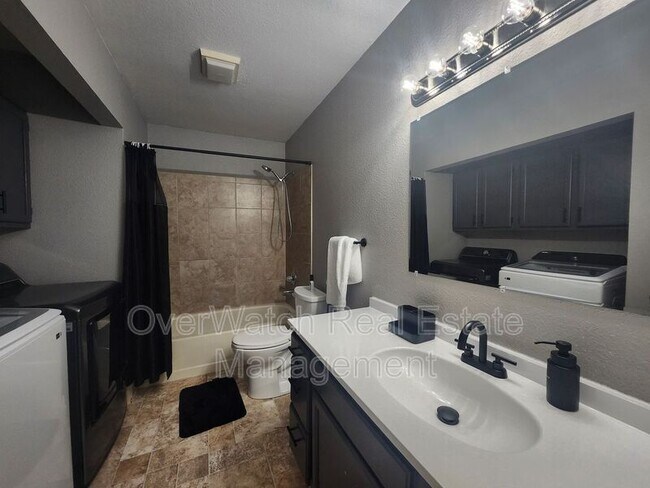 Foto del edificio - 8111 Medellin Cir