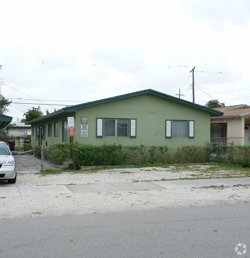 Primary Photo - 2219-2223 Forrest St