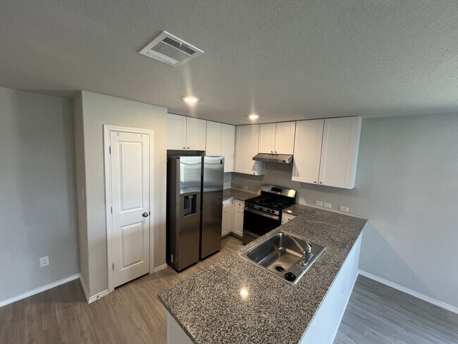 Building Photo - 5730 Cicada Cir