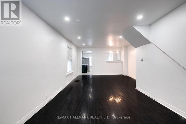 Building Photo - 106 Willow Ave