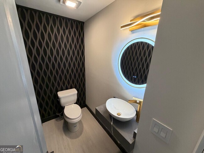 Foto del edificio - 42 W Belle Isle Rd NE