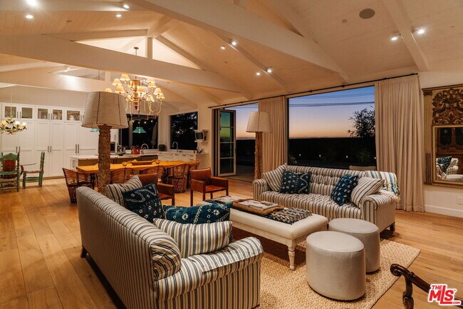 Foto del edificio - 5770 Busch Dr