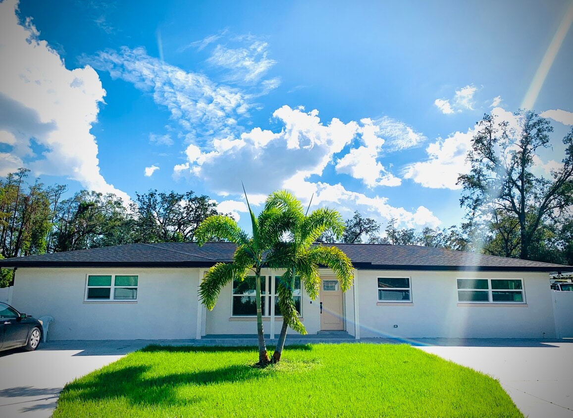 Primary Photo - 4814 W Linebaugh Ave