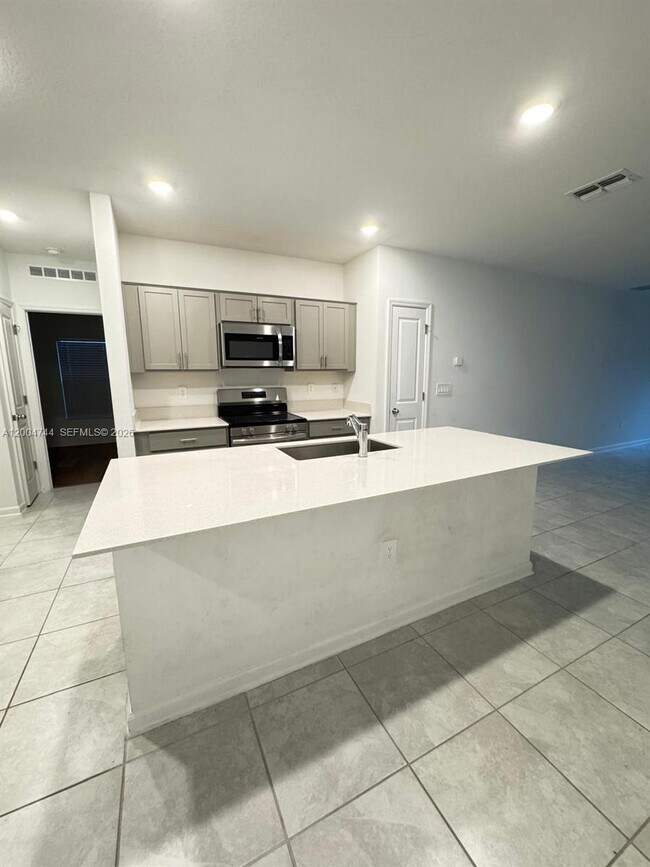 Building Photo - 1204 Deepwater