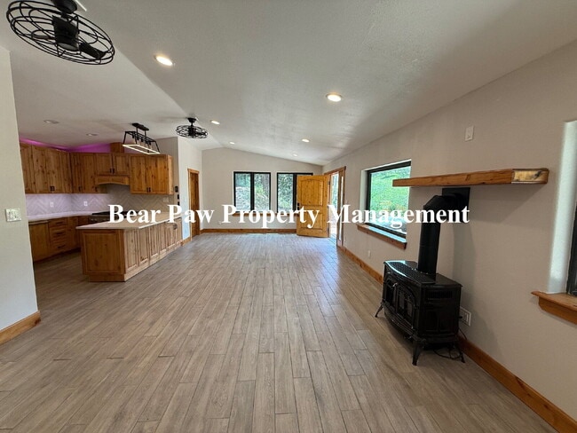Building Photo - "Charming 2-Bed Hideaway in Conifer – Cozy...