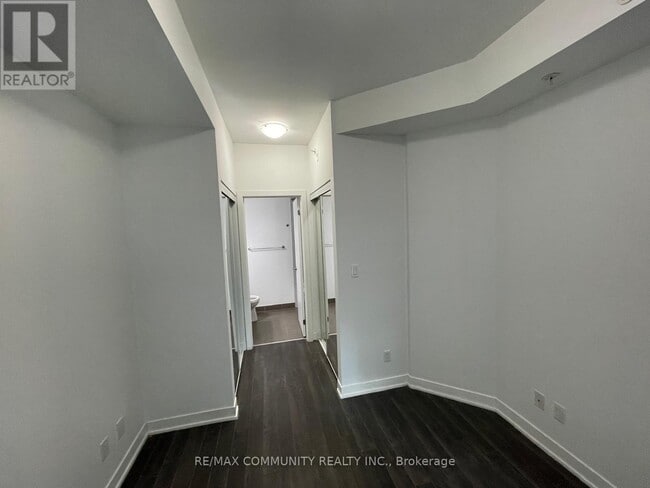Building Photo - 3560-3560 St Clair Ave E