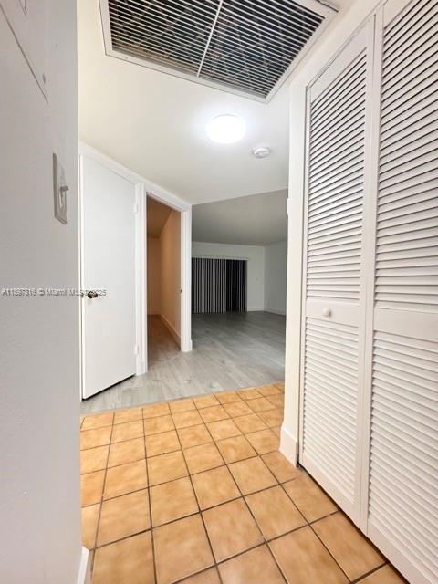 Foto principal - 8290 Lake Dr