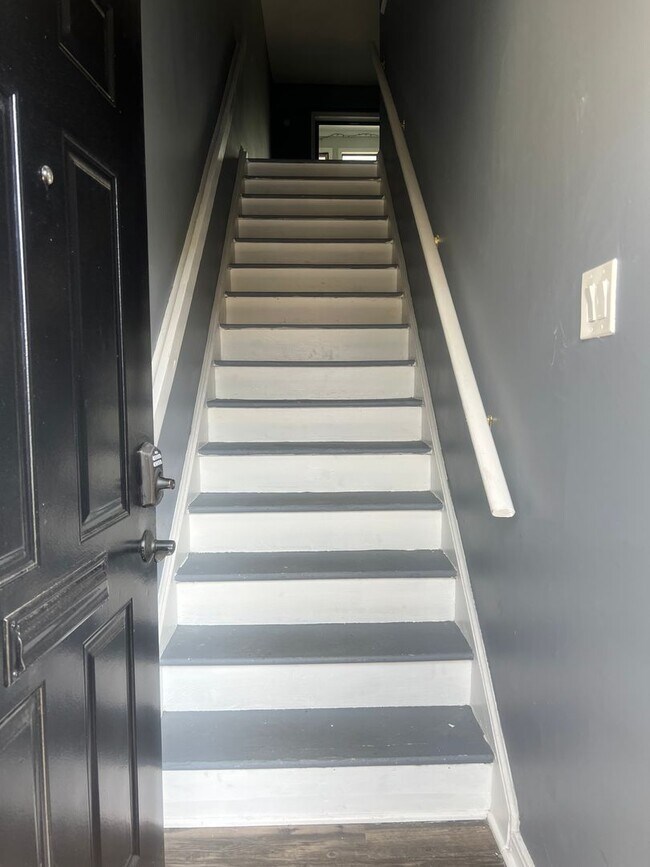 Foto del edificio - Lovely 3 BR/2.5 BA Townhome in Fort Lincol...