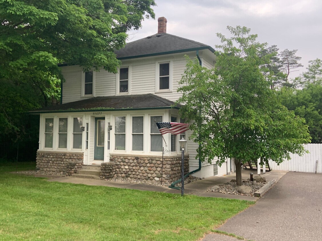 Foto principal - 57077 Grand River Ave