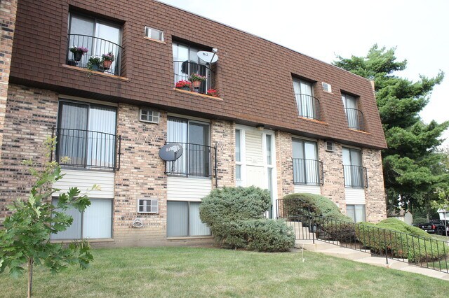 Building Photo - 202 S Waters Edge Dr