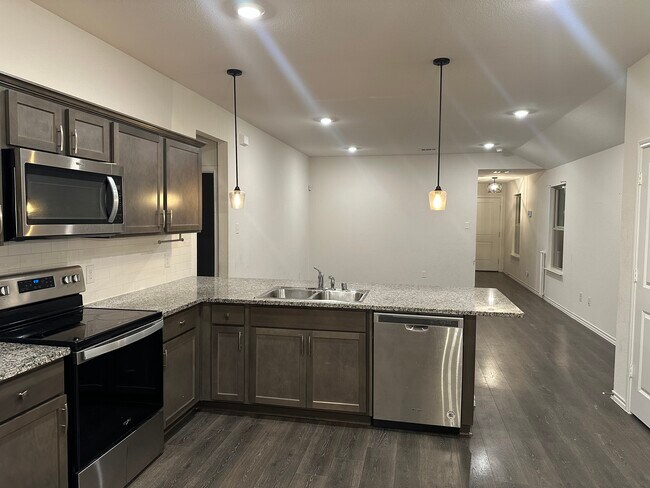 Foto del edificio - 2222 Nightgrove Cir