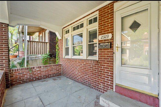 Building Photo - 2323 Sherbrook St