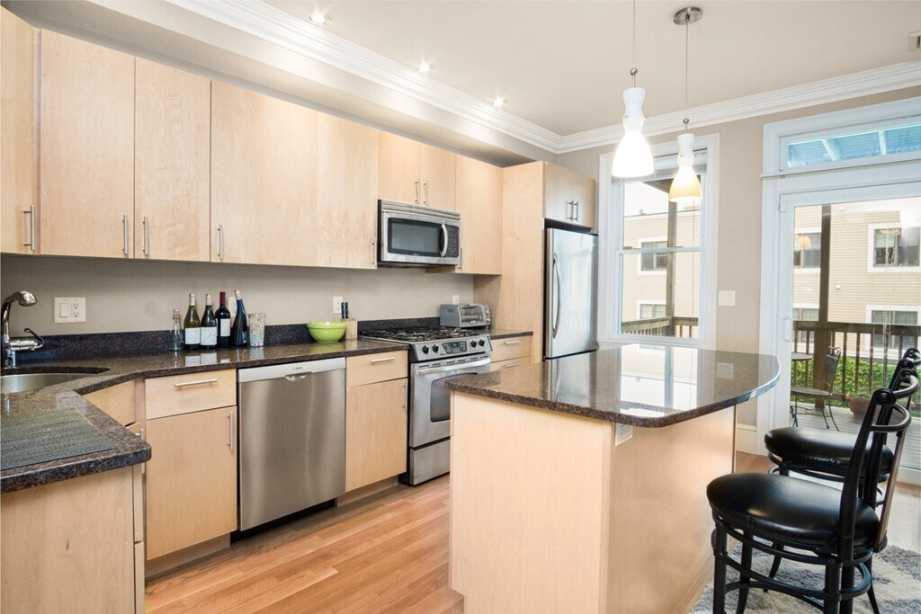 Foto principal - 584 E 3rd St