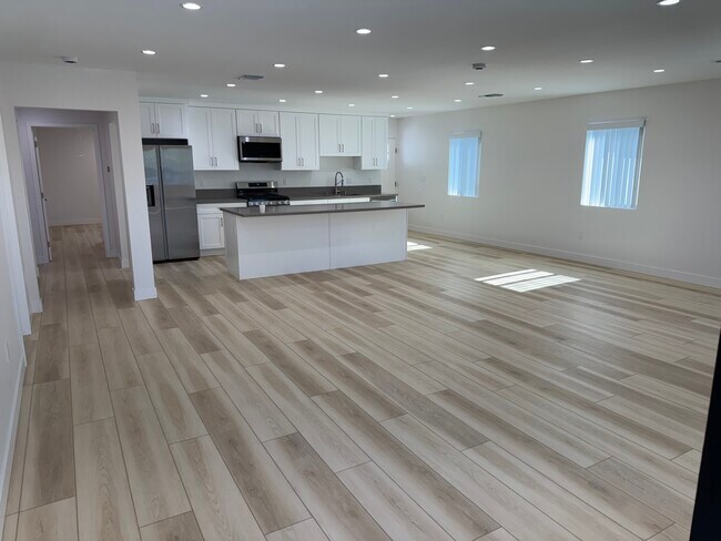 Foto del edificio - 14621 Leadwell St