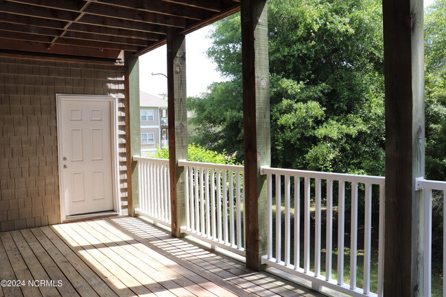 Building Photo - 200 Lighthouse Ln