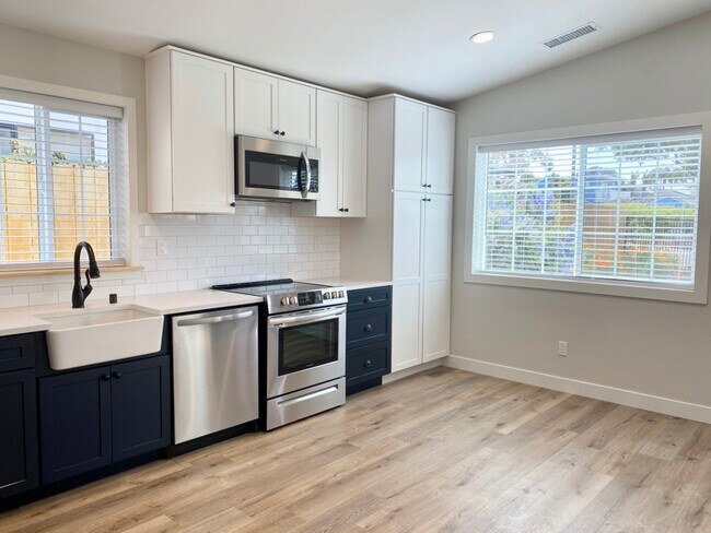 Foto del edificio - 1304 Basswood Ave