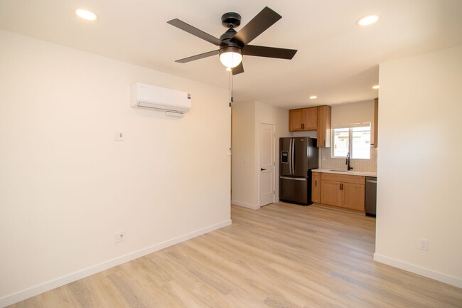 Building Photo - Beautifully New Built 2 Bed/2 Bath Home In...