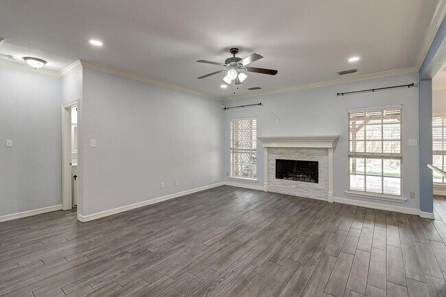 Foto del edificio - 7810 Duchess St