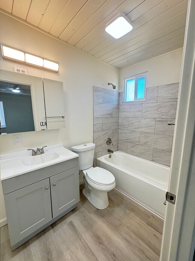 Building Photo - 4 bed / 2 ba home - N Yuba City