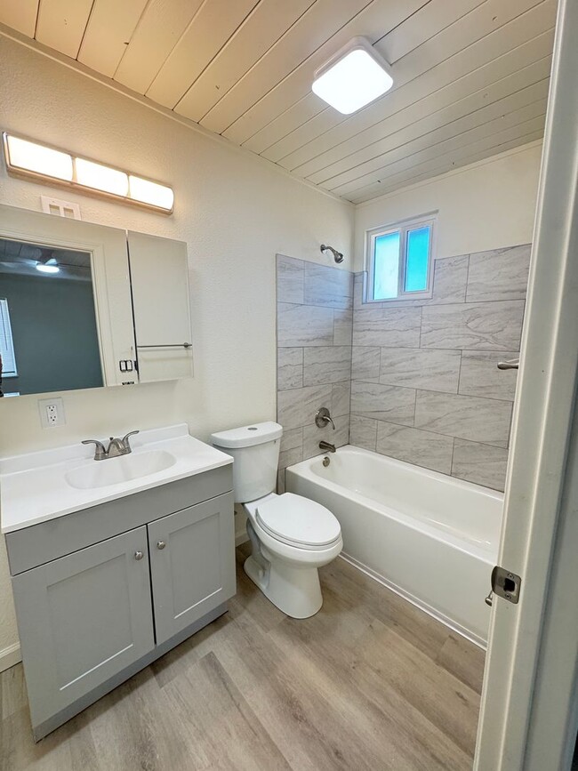 Foto del edificio - 4 bed / 2 ba home - N Yuba City